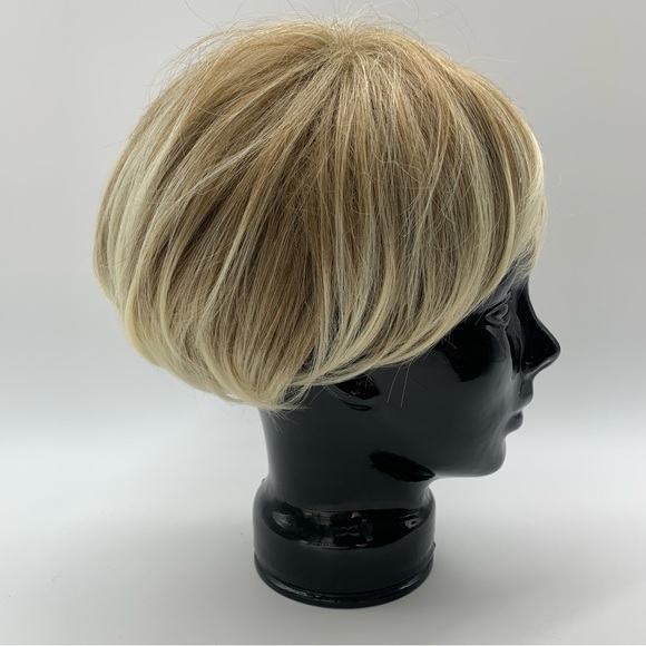 Other - Stylish Blonde pixie Wig for Women